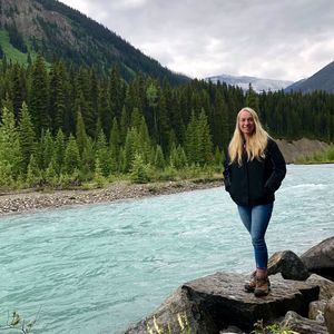 Meet your Posher, Emily